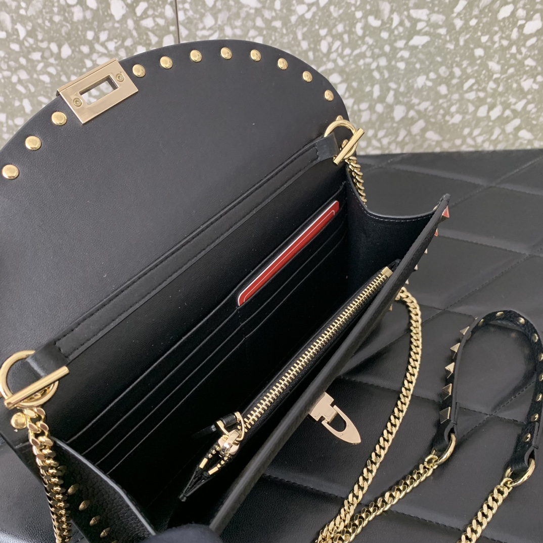 Valentino Garavani Rockstud Small Shoulder Bag in Black Grainy Calfskin